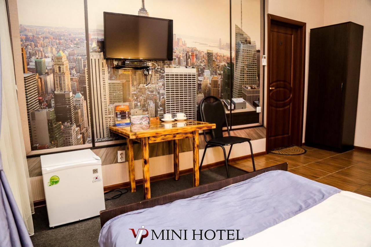 Vip Mini Hotel เซเมย์ ภายนอก รูปภาพ
