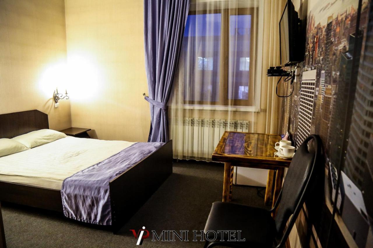 Vip Mini Hotel เซเมย์ ภายนอก รูปภาพ