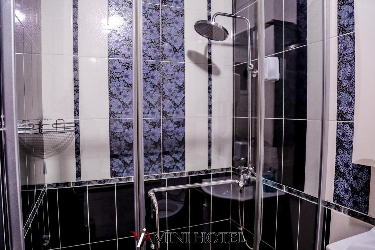 Vip Mini Hotel เซเมย์ ภายนอก รูปภาพ