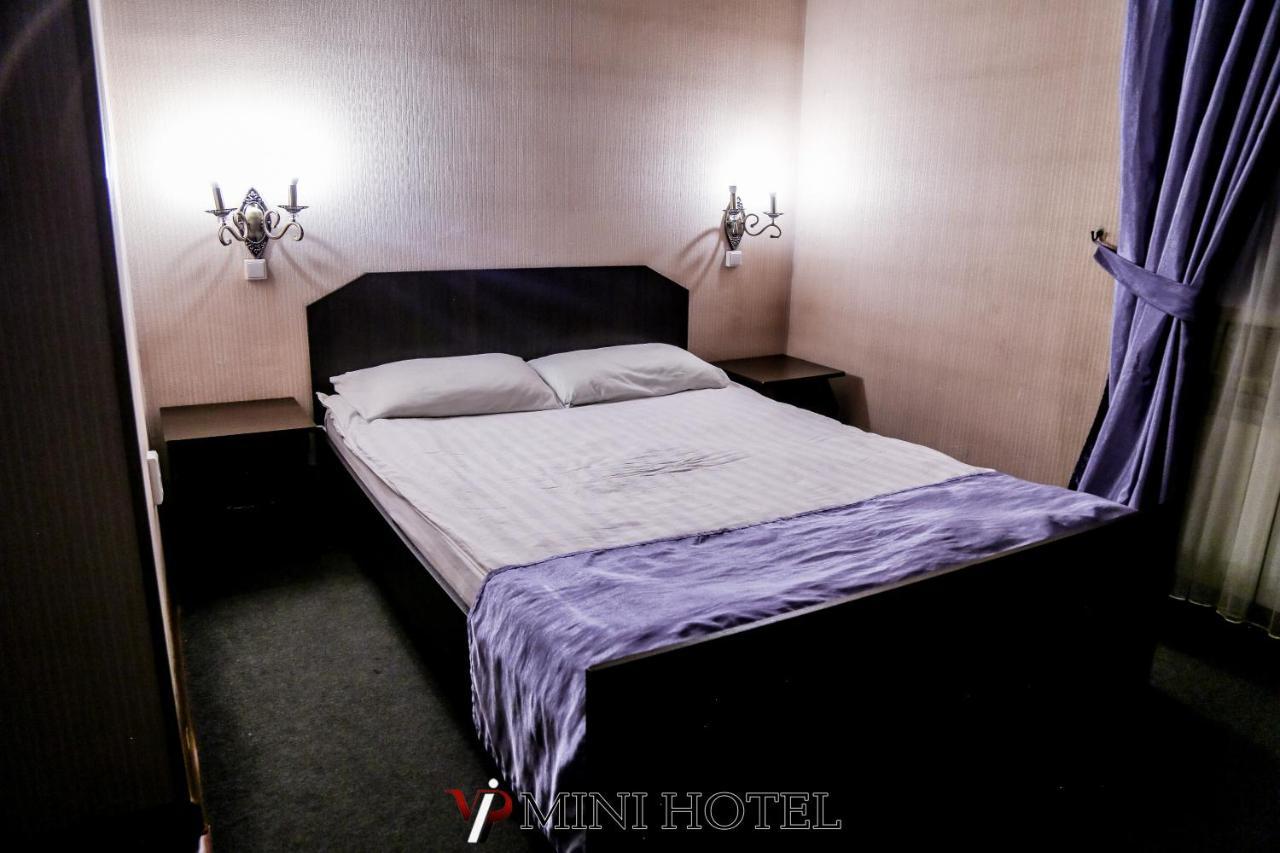 Vip Mini Hotel เซเมย์ ภายนอก รูปภาพ