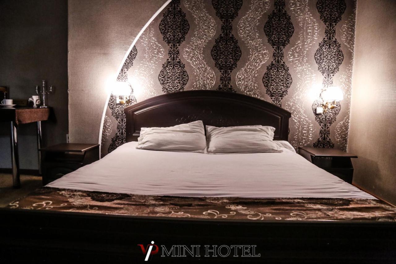 Vip Mini Hotel เซเมย์ ภายนอก รูปภาพ