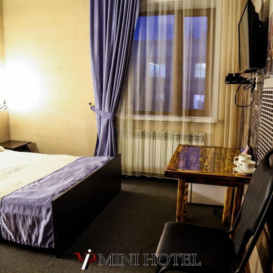 Vip Mini Hotel เซเมย์ ภายนอก รูปภาพ