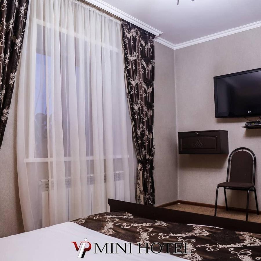 Vip Mini Hotel เซเมย์ ภายนอก รูปภาพ