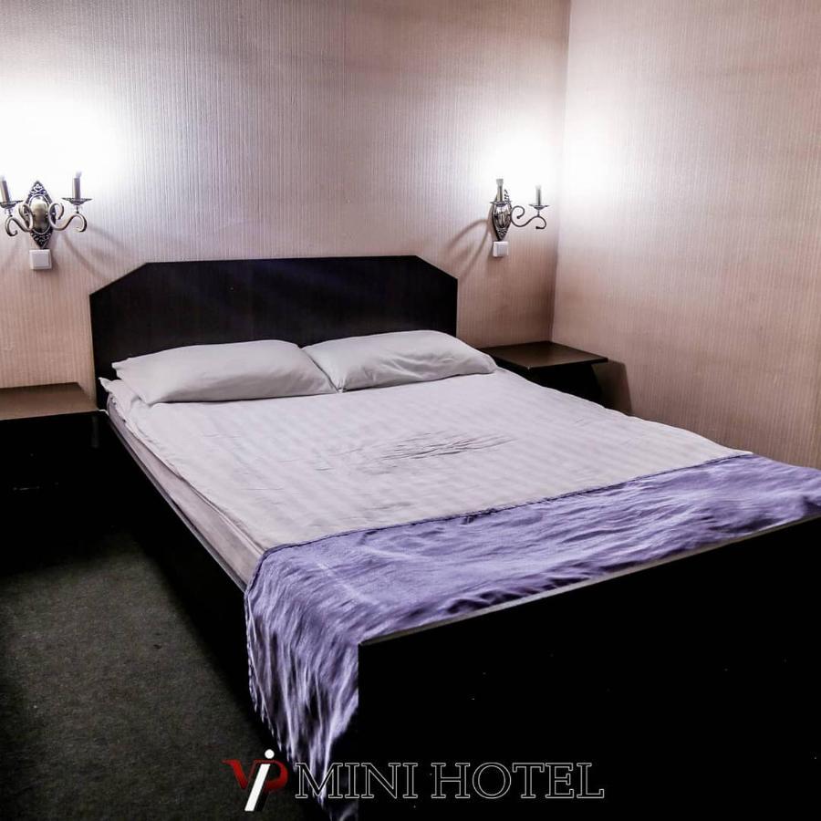Vip Mini Hotel เซเมย์ ภายนอก รูปภาพ