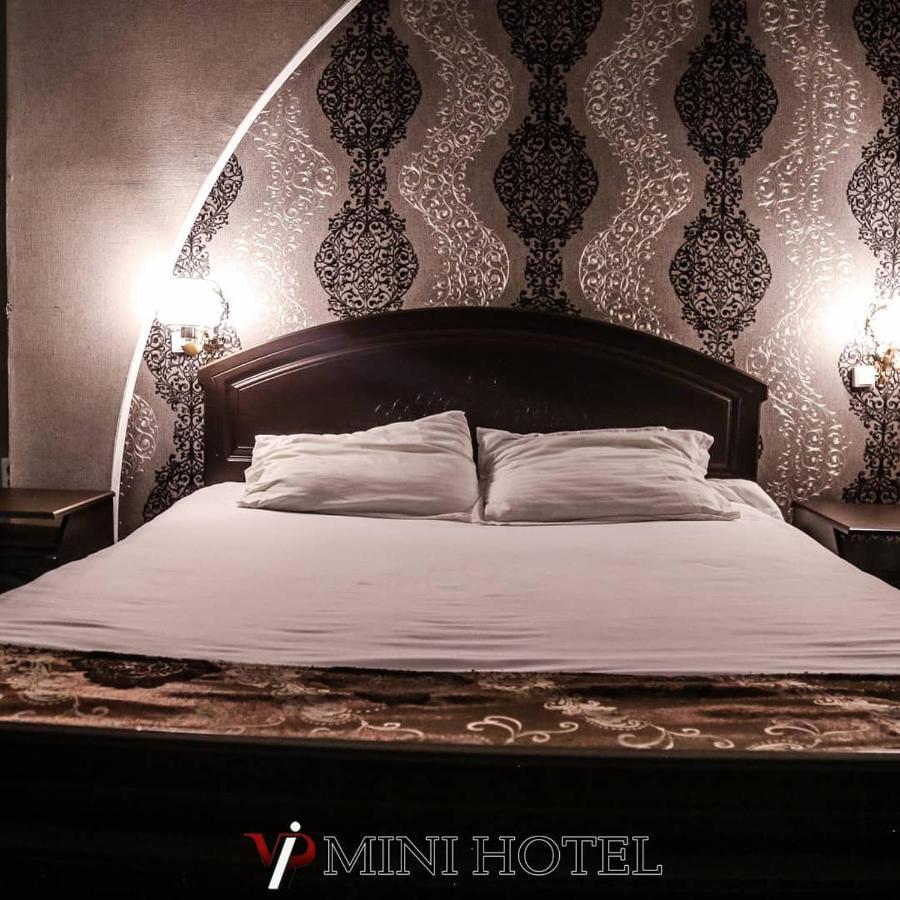 Vip Mini Hotel เซเมย์ ภายนอก รูปภาพ