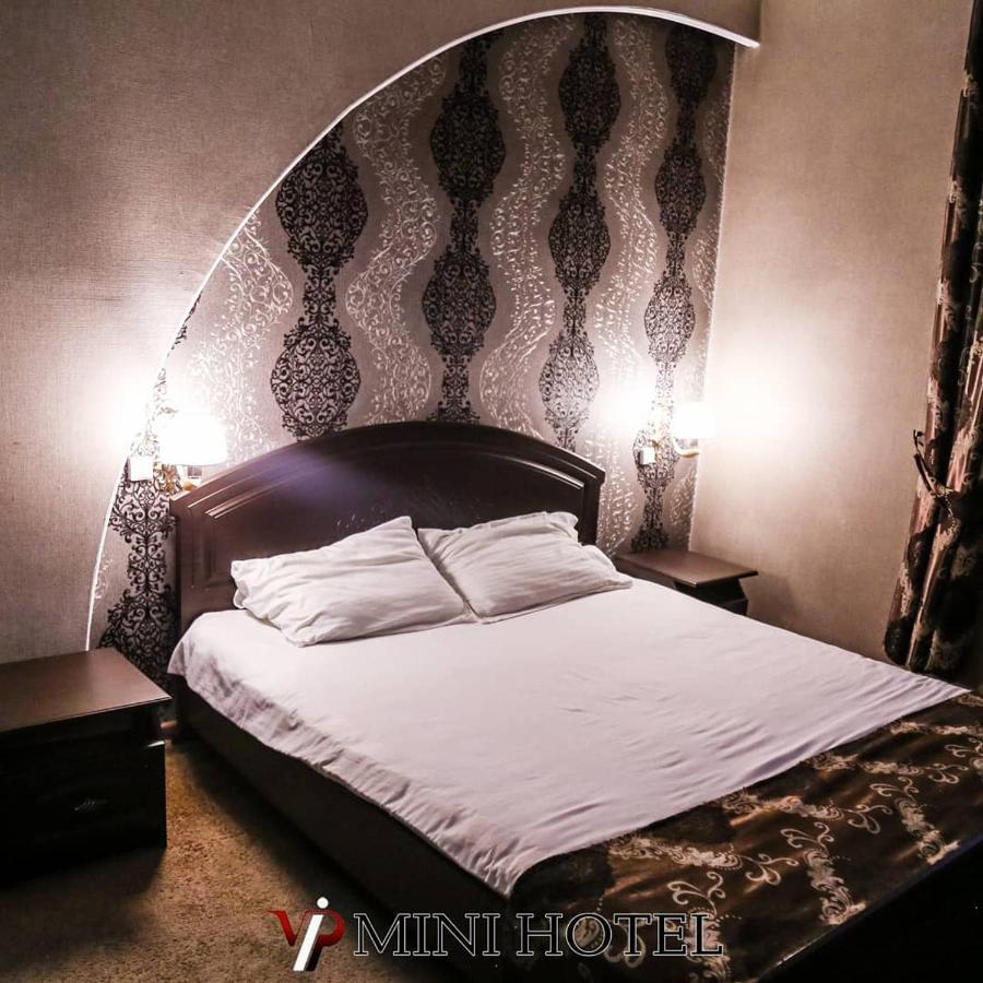 Vip Mini Hotel เซเมย์ ภายนอก รูปภาพ