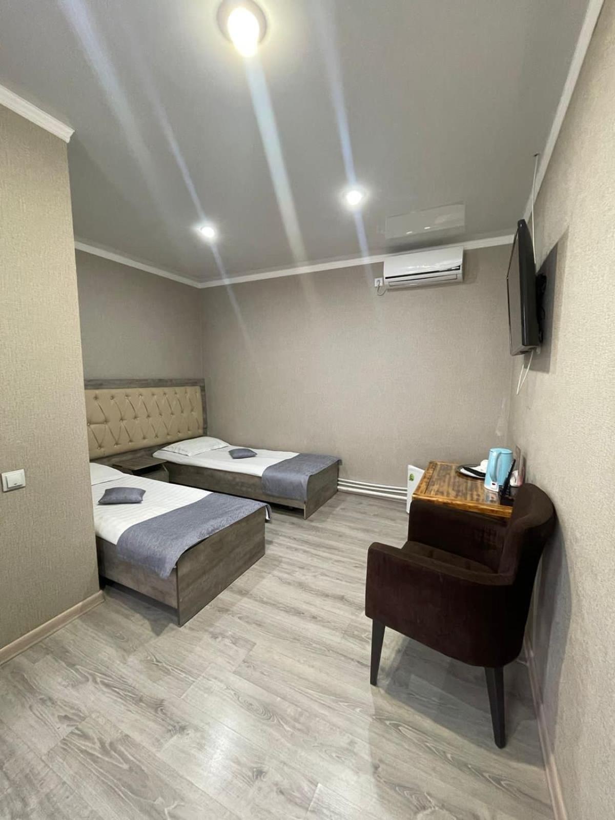 Vip Mini Hotel เซเมย์ ภายนอก รูปภาพ