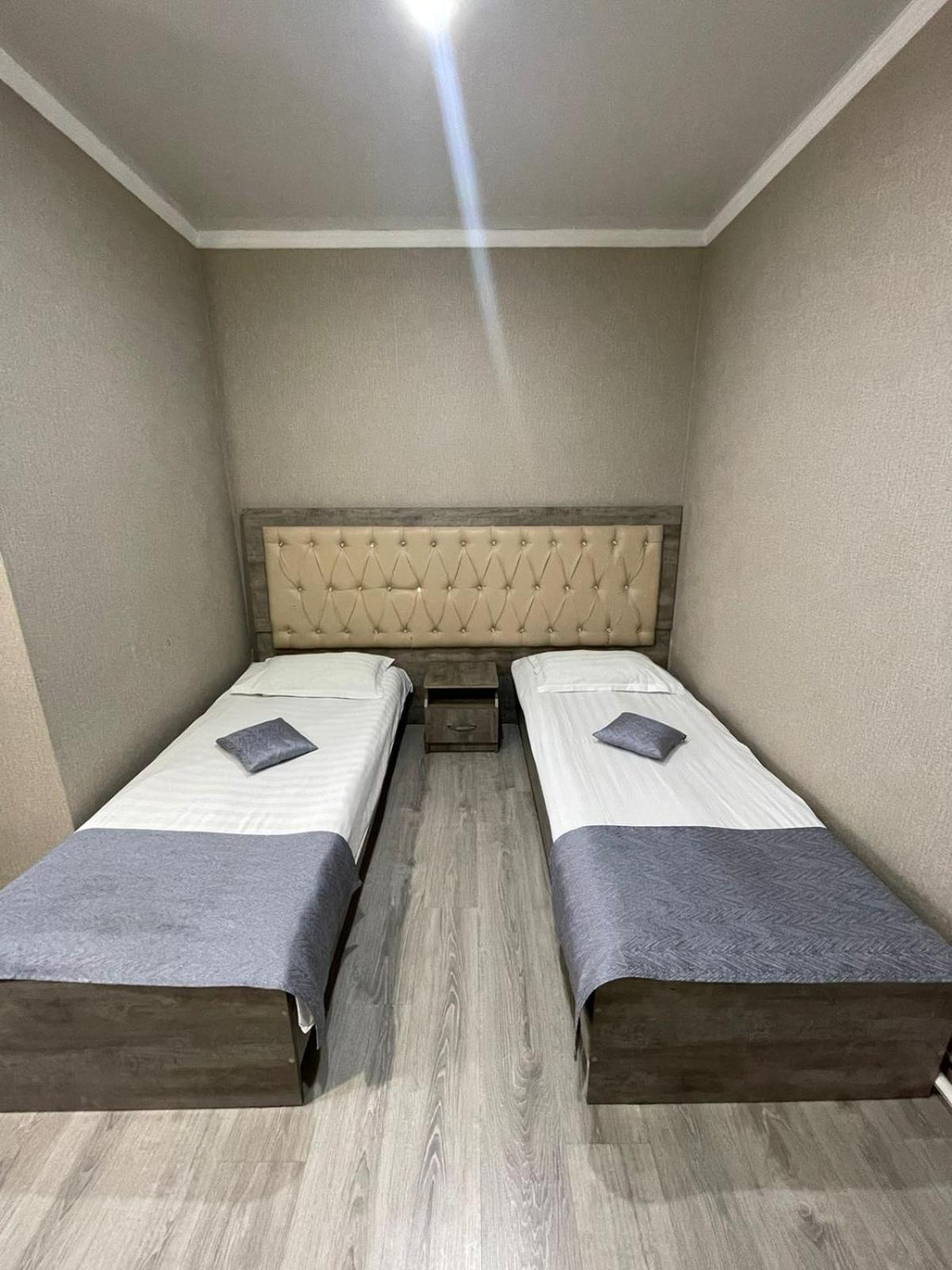 Vip Mini Hotel เซเมย์ ภายนอก รูปภาพ