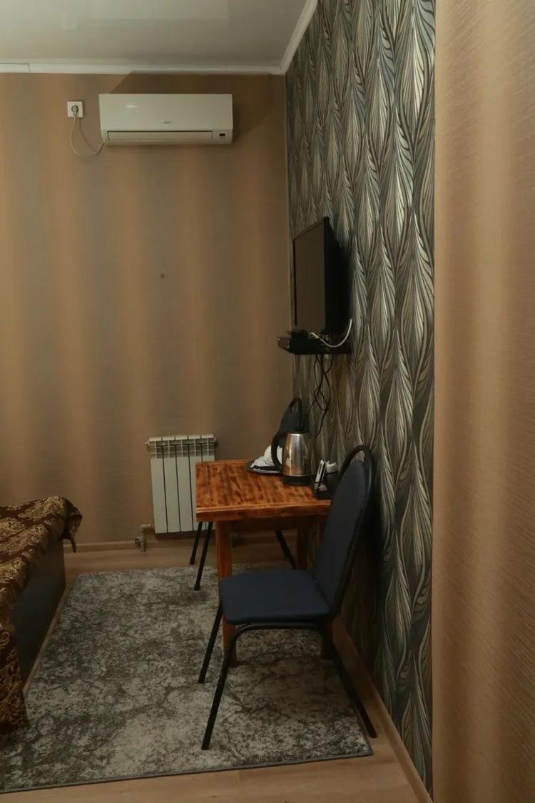 Vip Mini Hotel เซเมย์ ภายนอก รูปภาพ