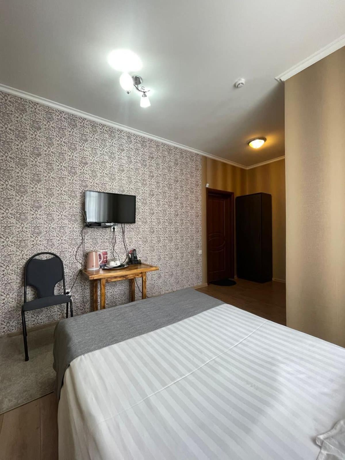 Vip Mini Hotel เซเมย์ ภายนอก รูปภาพ