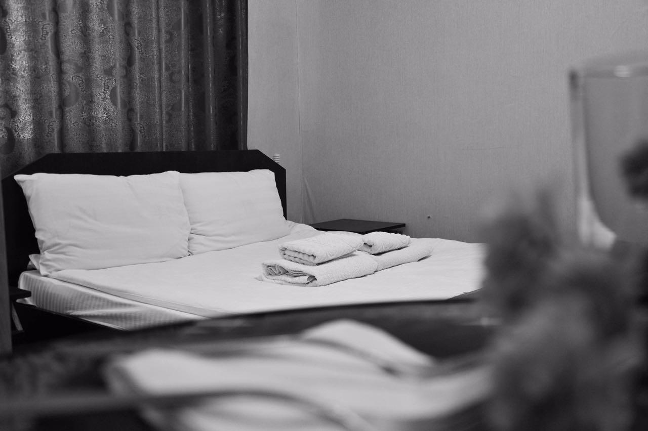 Vip Mini Hotel เซเมย์ ภายนอก รูปภาพ