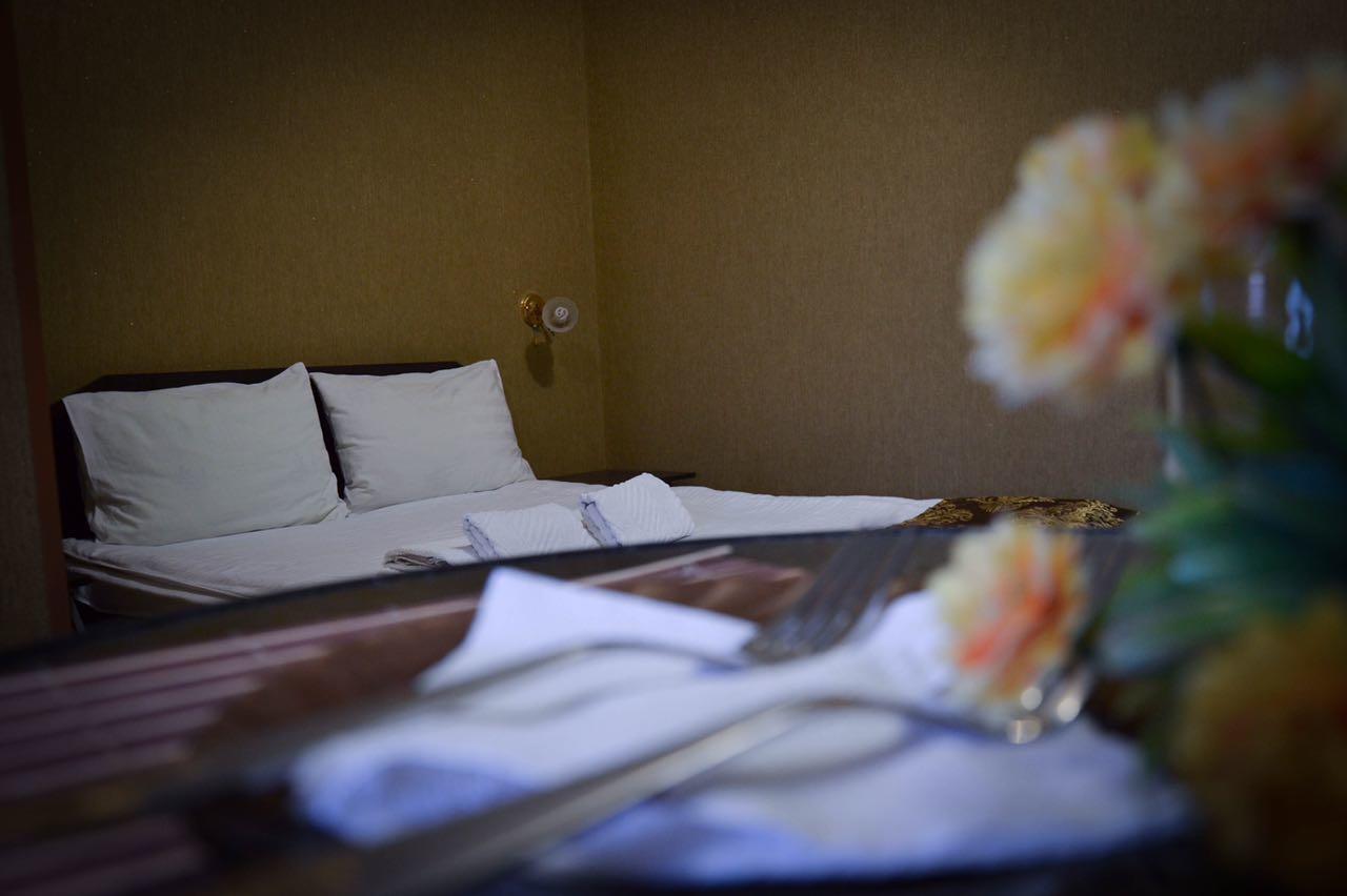 Vip Mini Hotel เซเมย์ ภายนอก รูปภาพ