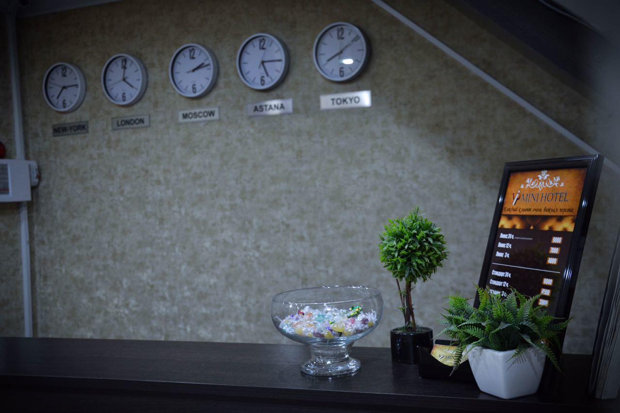 Vip Mini Hotel เซเมย์ ภายนอก รูปภาพ