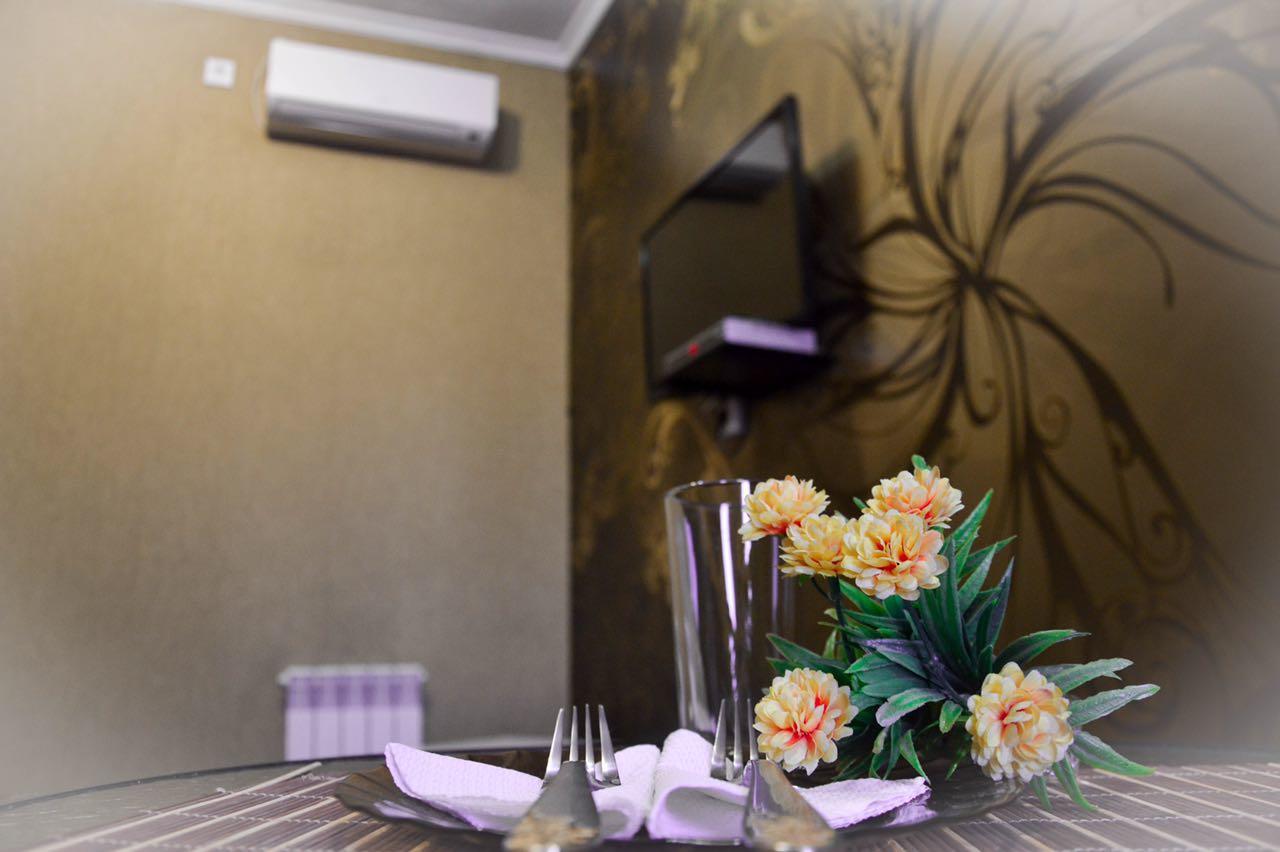 Vip Mini Hotel เซเมย์ ภายนอก รูปภาพ