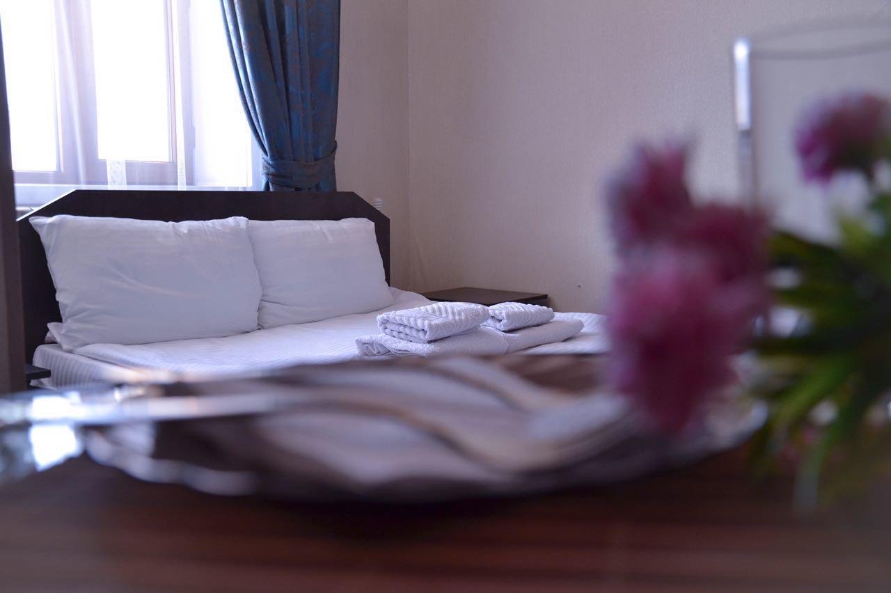 Vip Mini Hotel เซเมย์ ภายนอก รูปภาพ